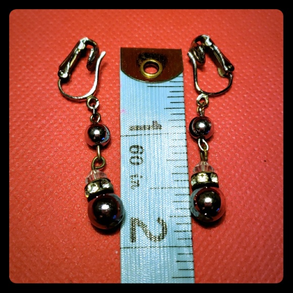 Vintage gunmetal rhinestone clip dangle earrings - Picture 3 of 4